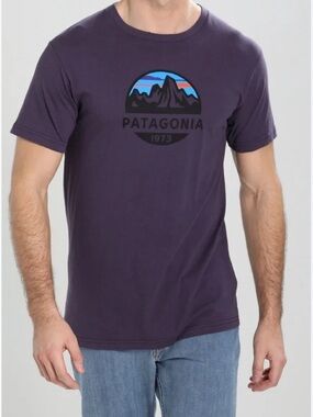 Patagonia Men's  Organic cotton  short sleeve T-Shirt, large slim fit, size L